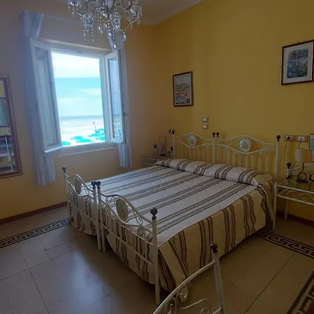 Regina Готель Сенігаллія