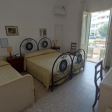 Regina Hotel 3*